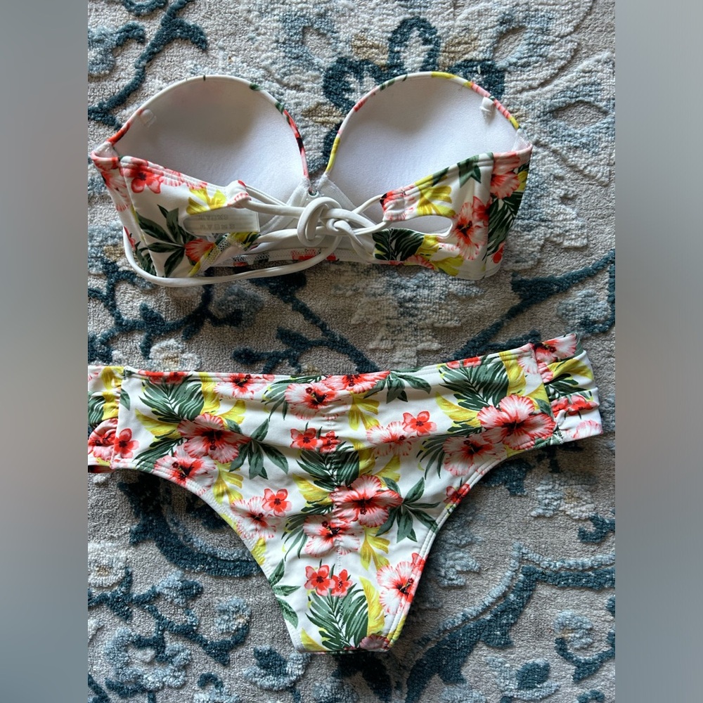 Strapless Hollister floral bikini top size XS and bottom size M - Picture 4 of 6